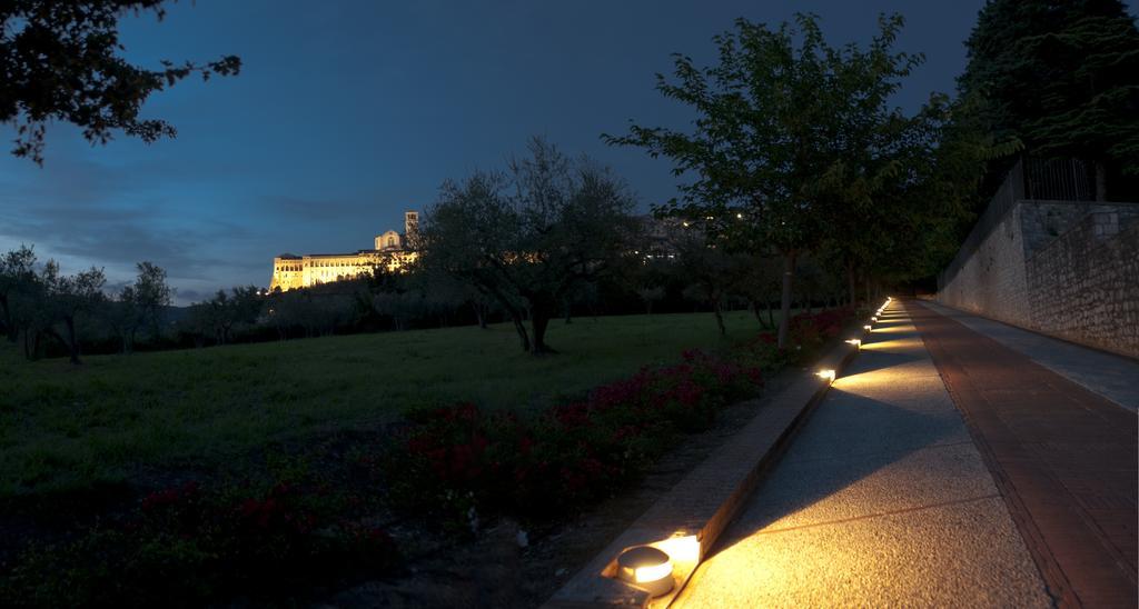Assisi Garden Hotel Luaran gambar