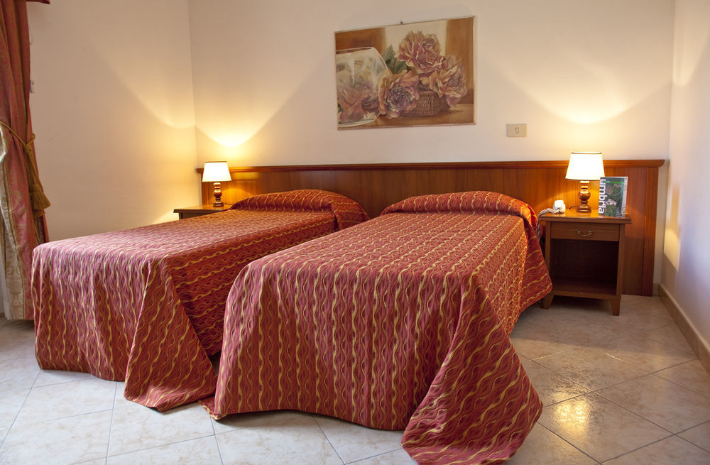 Assisi Garden Hotel Luaran gambar